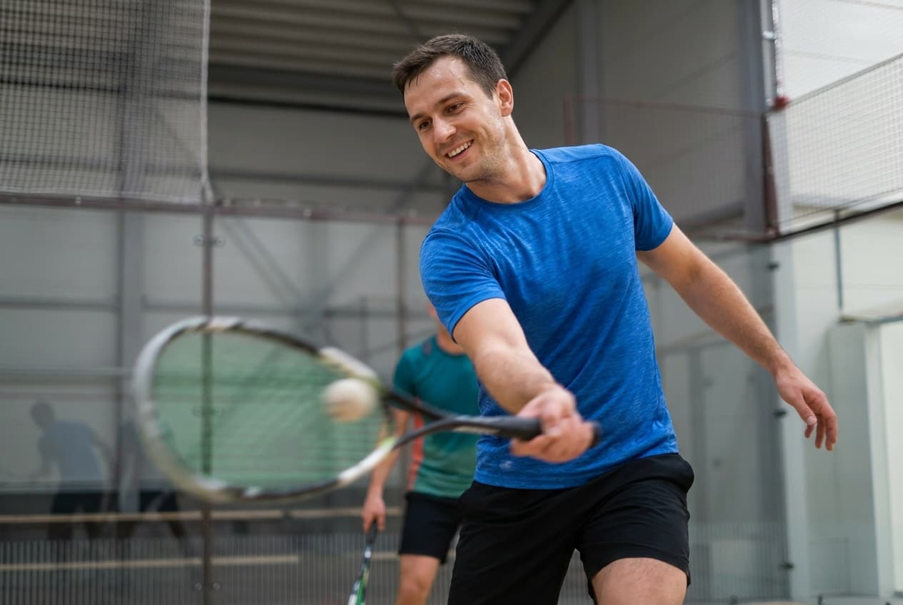 Gracz squash w akcji